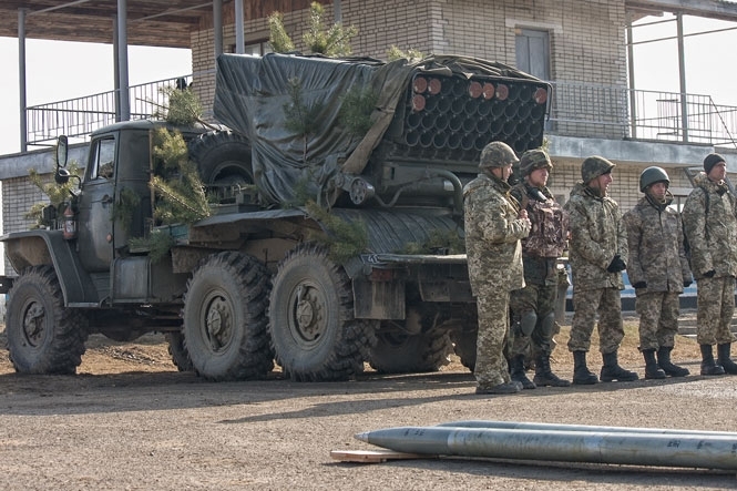 Канада планує відправити військових інструкторів для підготовки української армії