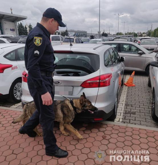 Поліція шукала вибухівку на харківському вокзалі і в аеропорту