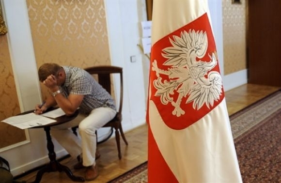 Сьогодні у Польщі відбувається загальнонаціональний референдум щодо податків та виборчої системи