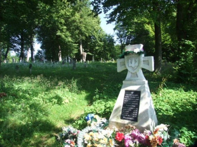 Війна через пам’ятники і російський ляпас Україні
