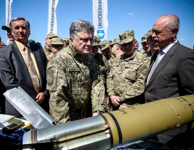 Украина готова отразить возможное танковое наступление противника, - Порошенко