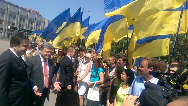 Опыт Саакашвили в Одессе надо распространить и в других областях, - Порошенко