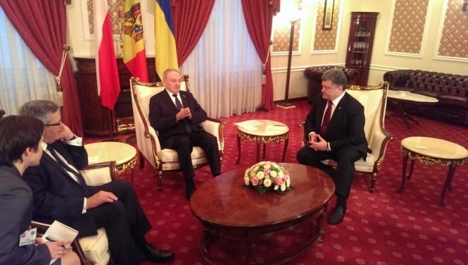 У Кишиневі Порошенко проводить зустріч із президентами Молдови та Польщі
