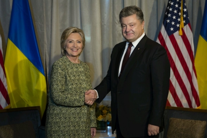 Порошенко заявил, что был удивлен осведомленностью Клинтон о ситуации в Украине