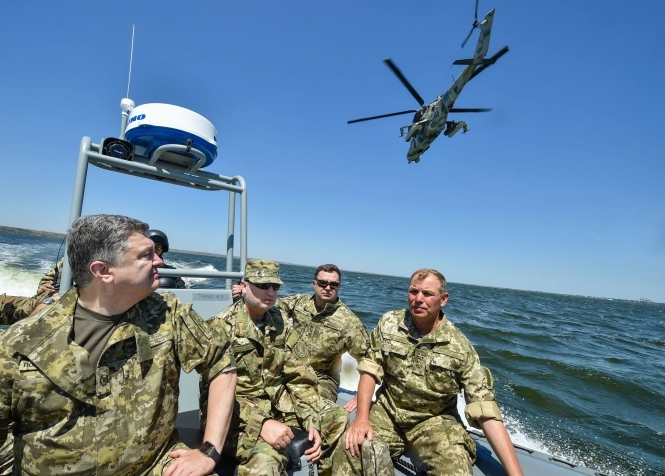 Украинские ВМС разрушили планы агрессора по захвату южных областей Украины, - Порошенко