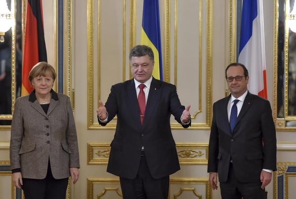Порошенко поблагодарил Меркель и Олланда за единство: план решить конфликт очень простой