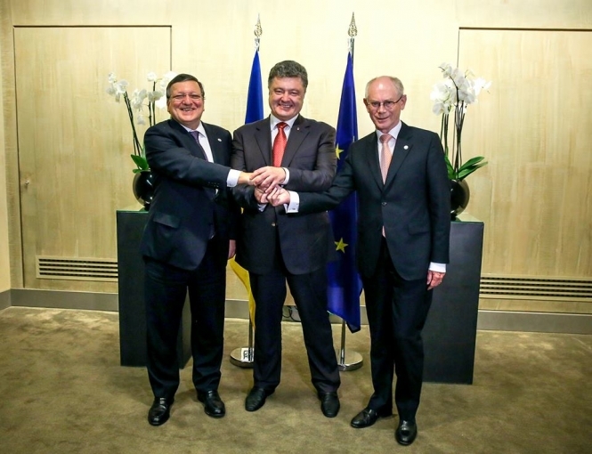 Порошенко поздравил украинцев с началом действия Соглашения об ассоциации