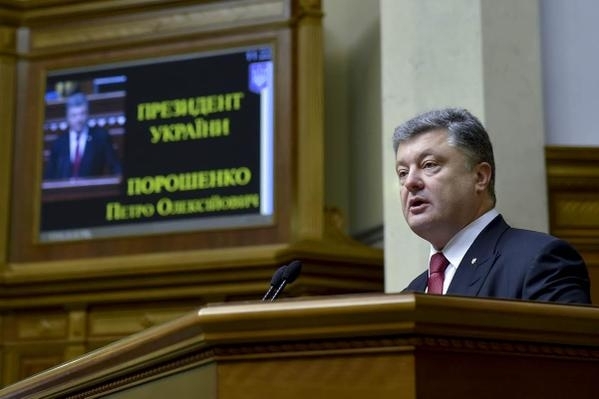 Порошенко консультируется с руководителями фракций коалиции об отставке Наливайченко