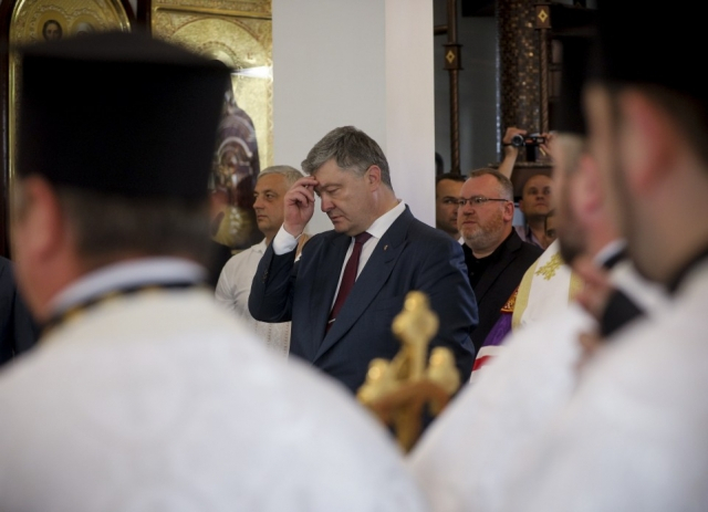 Порошенко примет участие в крестном ходе УПЦ КП