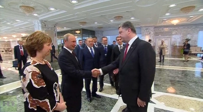 Порошенко и Путин договорились о постоянном прекращении огня