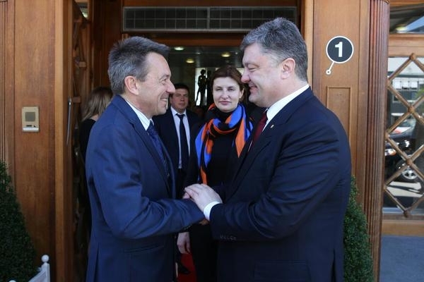 Порошенко призвал Красный Крест усилить работу по освобождению Савченко