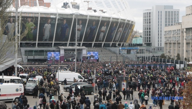 МВС прогнозує 60 тисяч глядачів на дебатах Порошенка і Зеленського