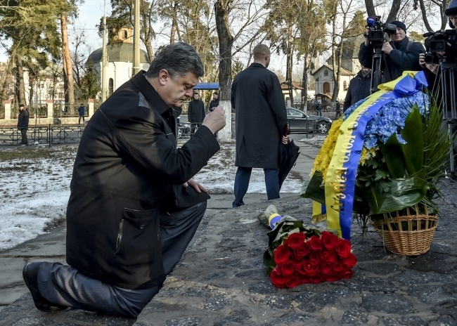 Порошенко присвоил звание Герой Украины пяти активистам Евромайдана посмертно