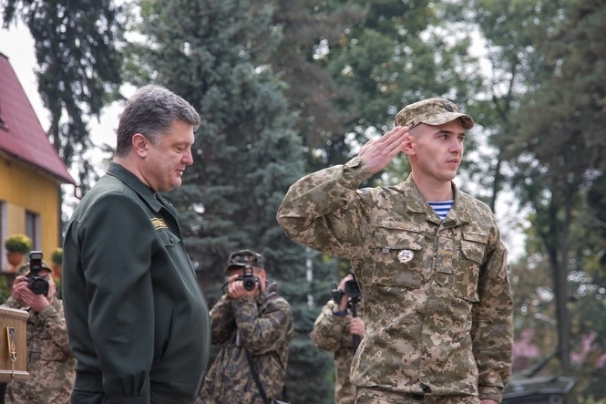 Блок Петра Порошенко предлагает коалиции утвердить новую структуру армии