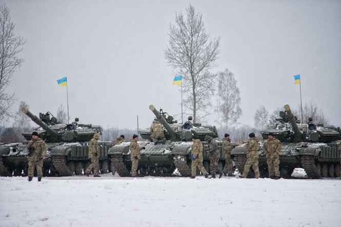 За минулий рік українська промисловість надала у війська понад 740 одиниць військової техніки, - секретар РНБО