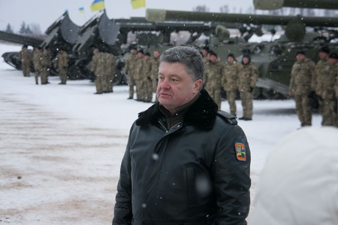 Украина будет настаивать на возвращении своего вооружения из Крыма, - Порошенко