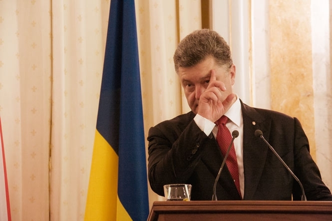Порошенко просит о новых санкциях против России в случае срыва Минска-2