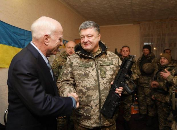 Посольство Украины и Порошенко выразили соболезнования по поводу смерти Маккейна