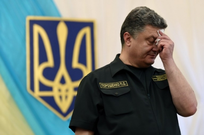 Порошенко ввів у дію рішення РНБО про невідкладні заходи щодо захисту України