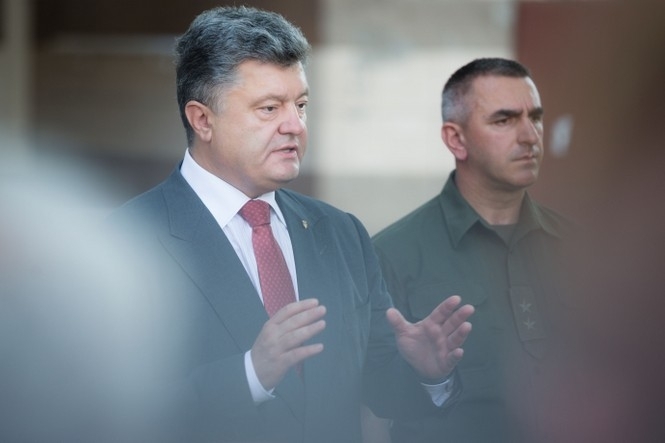 Восстановление контроля над границей с РФ является ключевым вопросом Минских соглашений, - Порошенко
