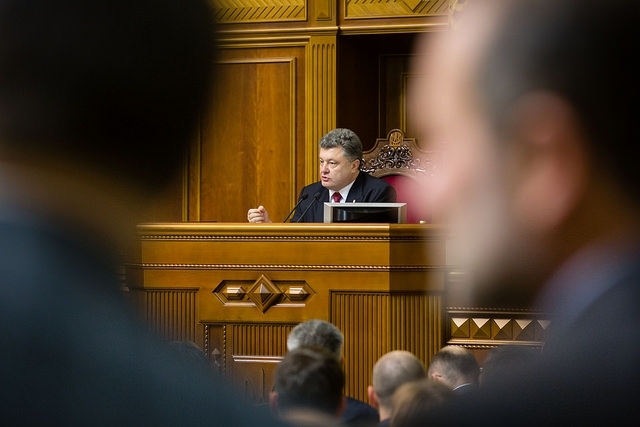 Порошенко просит депутатов проголосовать за справедливый суд уже на этой неделе