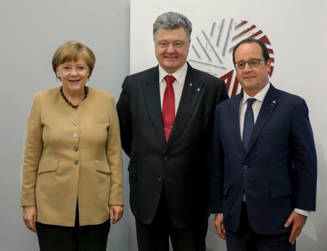 Порошенко, Олланд и Меркель договорились об отводе 100-мм вооружений на Донбассе