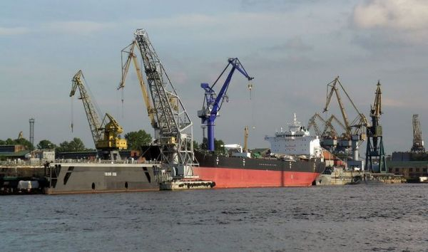 Ще шість суден з агропродукцією вийшли з українських портів