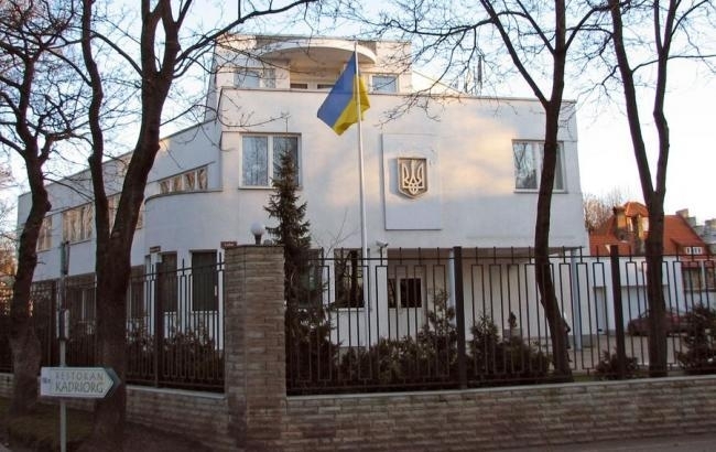 Посольство Украины в Москве закидали файерами
