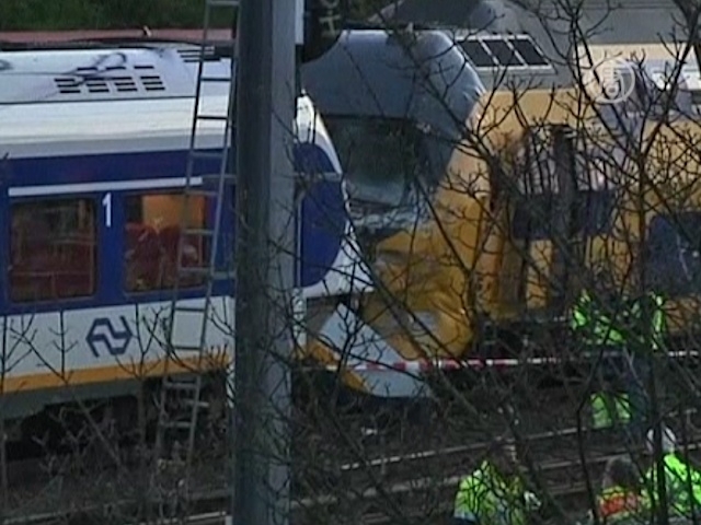 Причиною аварії потягів в Амстердамі міг стати проїзд на червоне світло