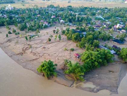 В Індонезії через повені загинуло понад 900 людей