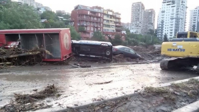 Из-за наводнения в Тбилиси есть погибшие и без вести пропавшие, - обновлено