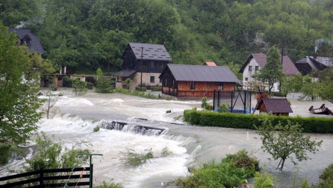 Жители Боснии и Хорватии страдают от наводнений