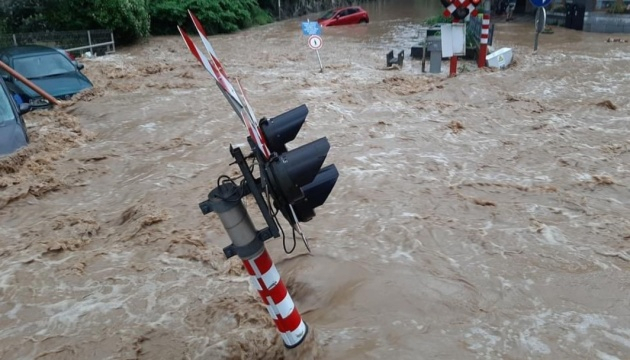 Босния после сильных ливней страдает от наводнения