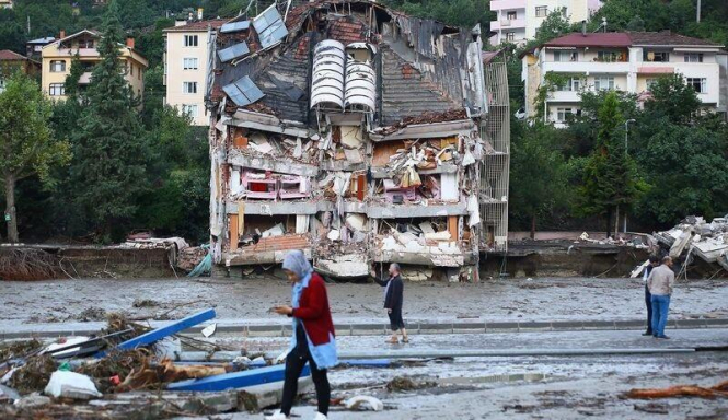 Туреччина після пожеж потерпає від повені: п’ятеро загиблих