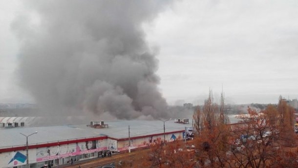 В Харькове горит ТЦ 