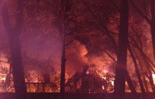 В Киеве горят склады у киностудии Довженко, - фото