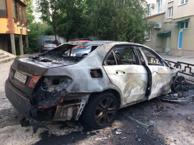 Сожгли авто бывшего вице-мэра Ужгорода - ВИДЕО