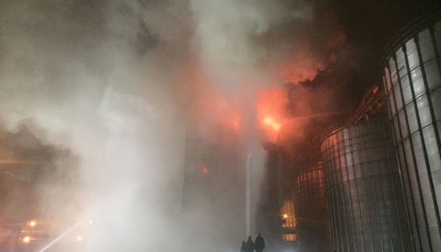 На Львівщині сталася пожежа на олійному заводі, - ВІДЕО