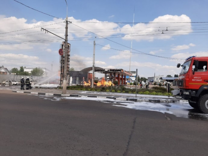 В Житомире горела автозаправка: есть пострадавшие - ФОТО