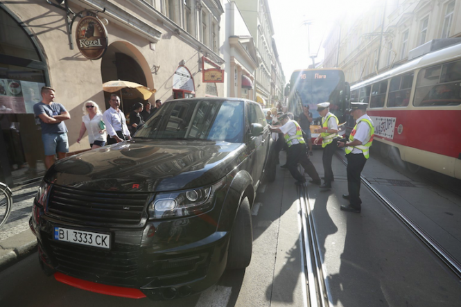 В Праге авто с украинскими номерами парализовало движение трамваев, - ФОТО