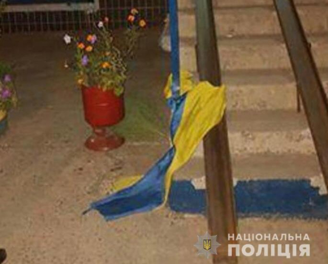 Українця посадили на три роки за наругу над прапором 