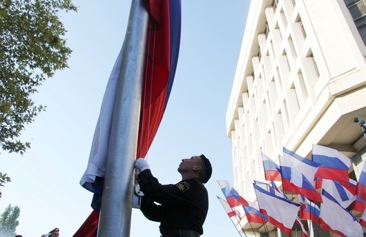В Крыму ввели штрафы за осквернение символики полуострова
