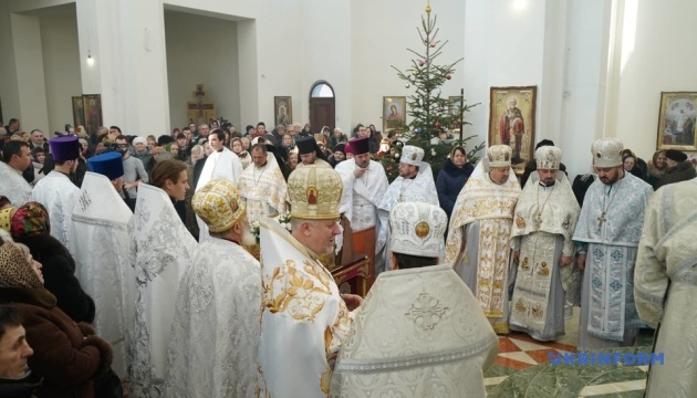Нова церква України на Буковині обіцяє зберегти мову служіння для нацменшин