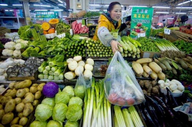 Зниження цін змушує Китай стимулювати споживачів