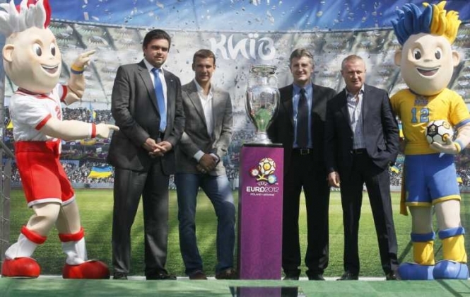 Головний трофей Євро-2012 прибув до Києва
