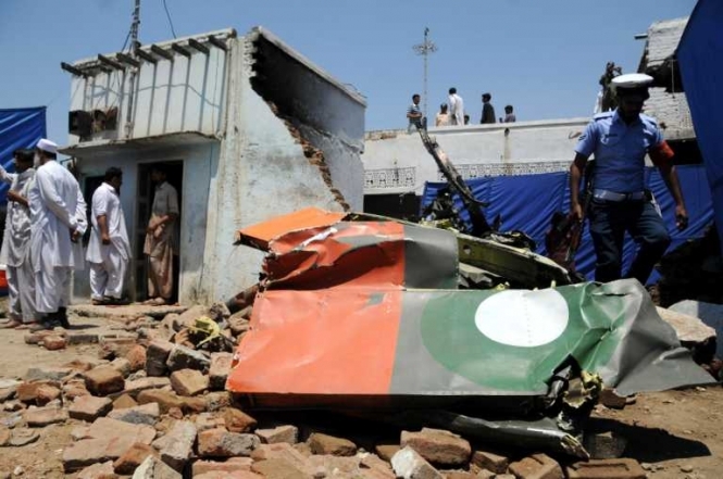 У Пакистані зіштовхнулись військові літаки (фото)
