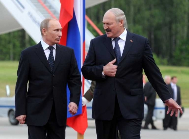 Лукашенко хоче торгувати із Росією за валюту