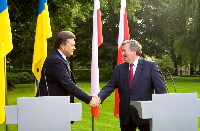 Янукович з Коморовським у Кракові склали нову 