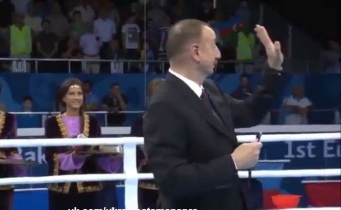 На церемонии награждения Евроигор президент Азербайджана не дал освистать боксера из Украины