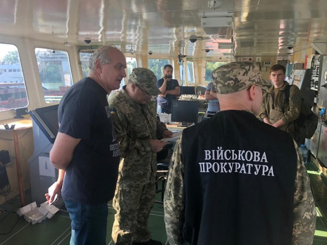 В Херсоне проводят обыск на судне, поставляло топливо для Черноморского флота РФ